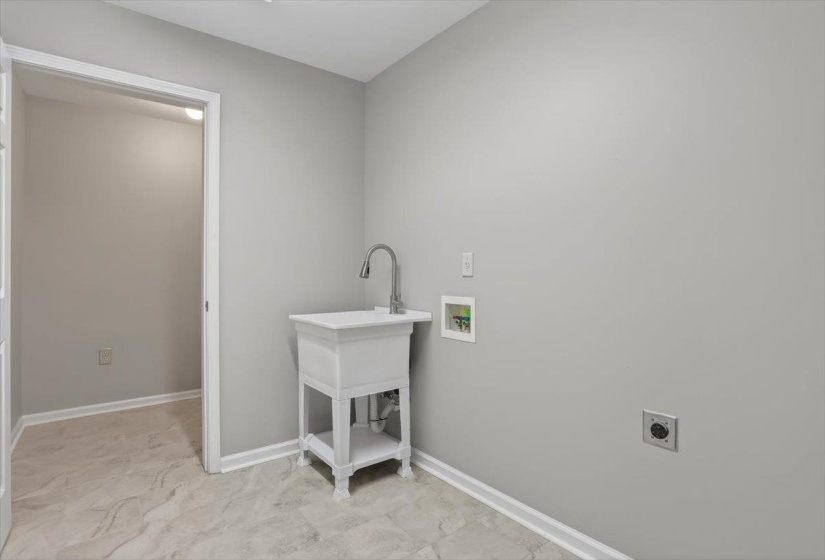 1693 SOUTHFIELD CIR, Memphis, Tennessee 38016, 2 Bedroom Bedrooms, 6 Room Rooms,2 BathroomBathrooms,Residential,For Sale,SOUTHFIELD,0,10217644