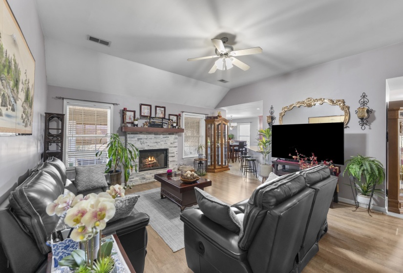 77 LAUREN CV, Atoka, Tennessee 38004, 4 Bedrooms Bedrooms, 9 Rooms Rooms,2 BathroomsBathrooms,Residential,For Sale,LAUREN,10217646