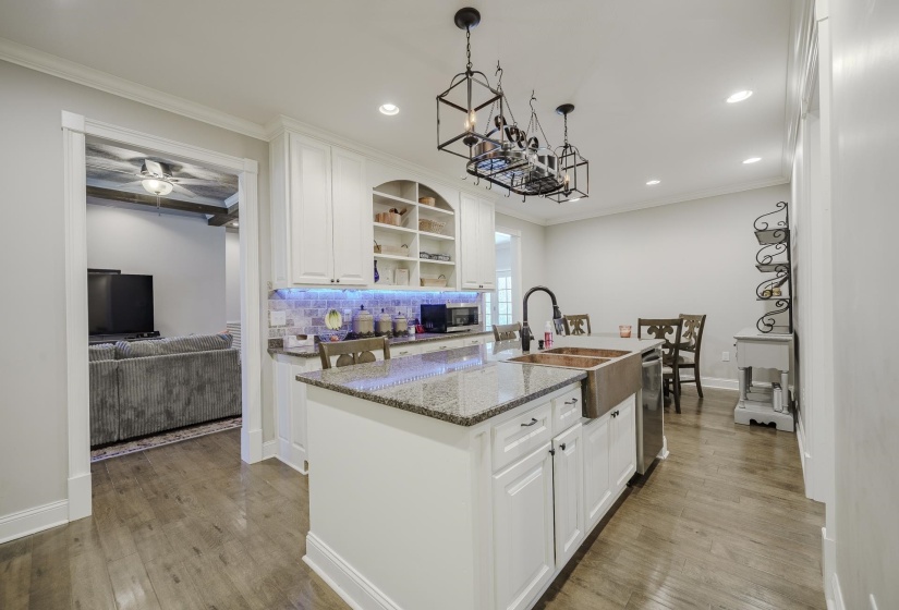 340 GRAND OAKS CV, Savannah, Tennessee 38372, 5 Bedrooms Bedrooms, 12 Rooms Rooms,3.1 BathroomsBathrooms,Residential,For Sale,GRAND OAKS,10217674
