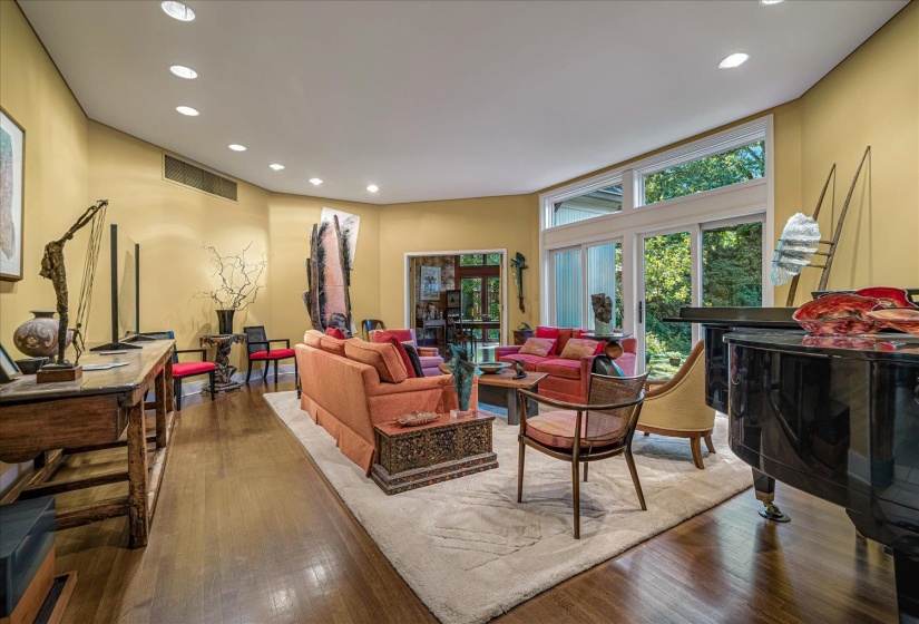 311 CHERRY CIR, Memphis, Tennessee 38117, 4 Bedroom Bedrooms, 11 Room Rooms,4.1 BathroomBathrooms,Residential,For Sale,CHERRY,0,10217694