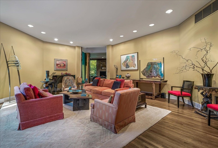 311 CHERRY CIR, Memphis, Tennessee 38117, 4 Bedroom Bedrooms, 11 Room Rooms,4.1 BathroomBathrooms,Residential,For Sale,CHERRY,0,10217694
