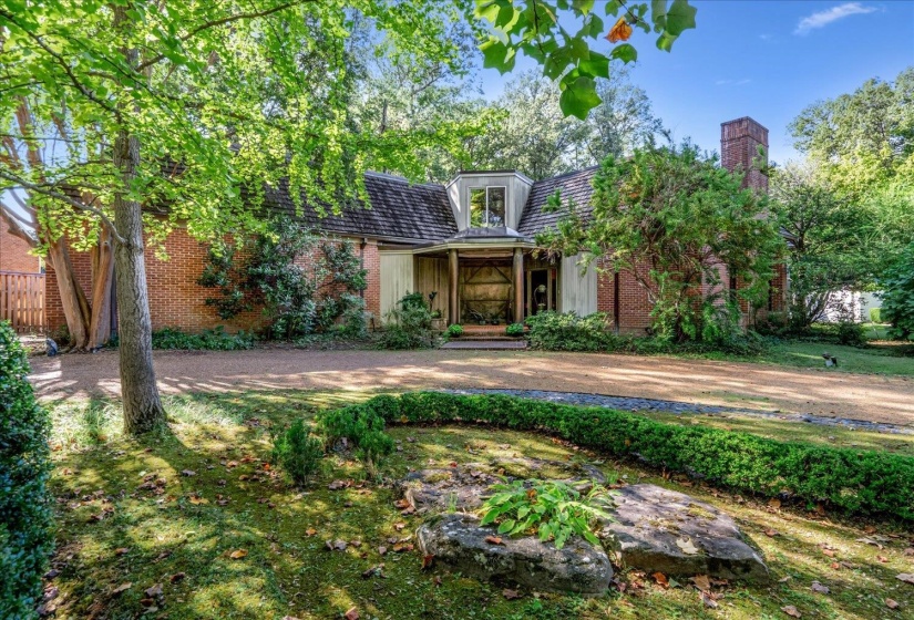 311 CHERRY CIR, Memphis, Tennessee 38117, 4 Bedroom Bedrooms, 11 Room Rooms,4.1 BathroomBathrooms,Residential,For Sale,CHERRY,0,10217694