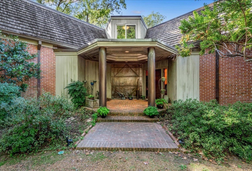 311 CHERRY CIR, Memphis, Tennessee 38117, 4 Bedroom Bedrooms, 11 Room Rooms,4.1 BathroomBathrooms,Residential,For Sale,CHERRY,0,10217694