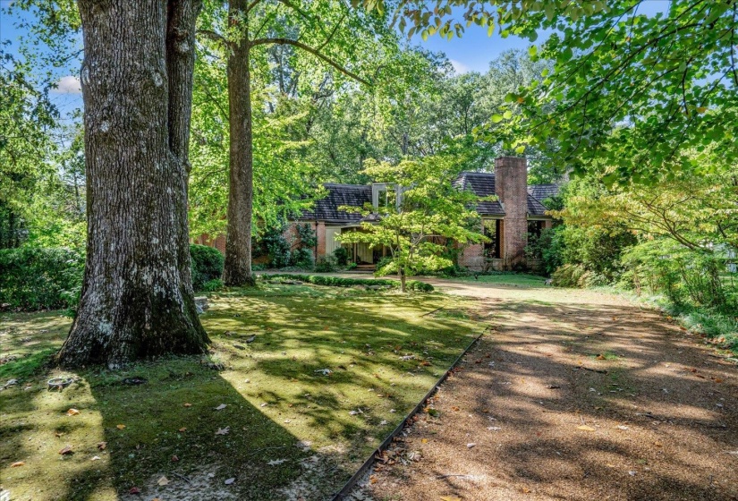 311 CHERRY CIR, Memphis, Tennessee 38117, 4 Bedroom Bedrooms, 11 Room Rooms,4.1 BathroomBathrooms,Residential,For Sale,CHERRY,0,10217694