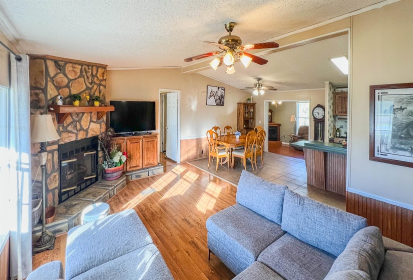 22560 HWY 64 HWY, Somerville, Tennessee 38068, 3 Bedrooms Bedrooms, 8 Rooms Rooms,2 BathroomsBathrooms,Residential,For Sale,HWY 64,10217695