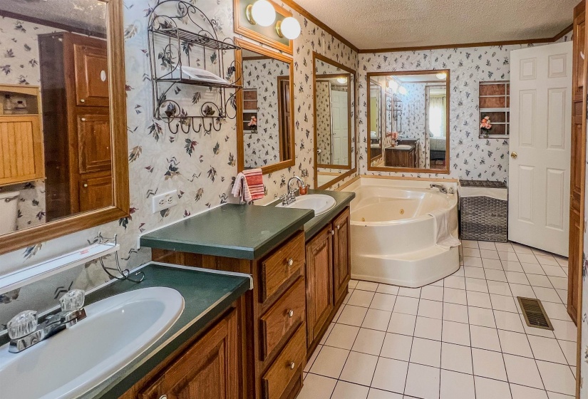 22560 HWY 64 HWY, Somerville, Tennessee 38068, 3 Bedrooms Bedrooms, 8 Rooms Rooms,2 BathroomsBathrooms,Residential,For Sale,HWY 64,10217695