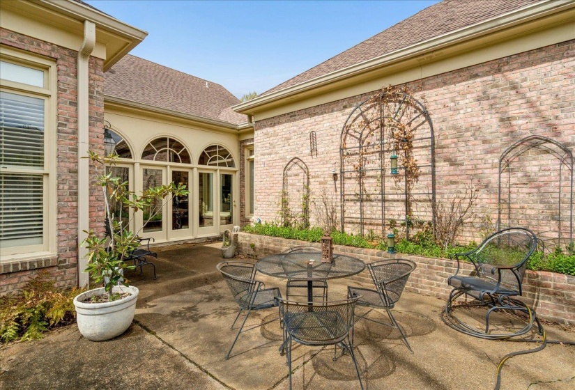 6366 WYNFREY PL, Memphis, Tennessee 38120, 4 Bedrooms Bedrooms, 8 Rooms Rooms,5 BathroomsBathrooms,Residential,For Sale,WYNFREY,10217700