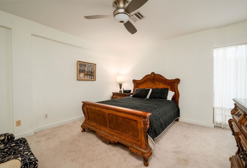 2195 POPLAR AVE, Memphis, Tennessee 38104, 2 Bedroom Bedrooms, 4 Room Rooms,2 BathroomBathrooms,Residential,For Sale,POPLAR,0,10217707