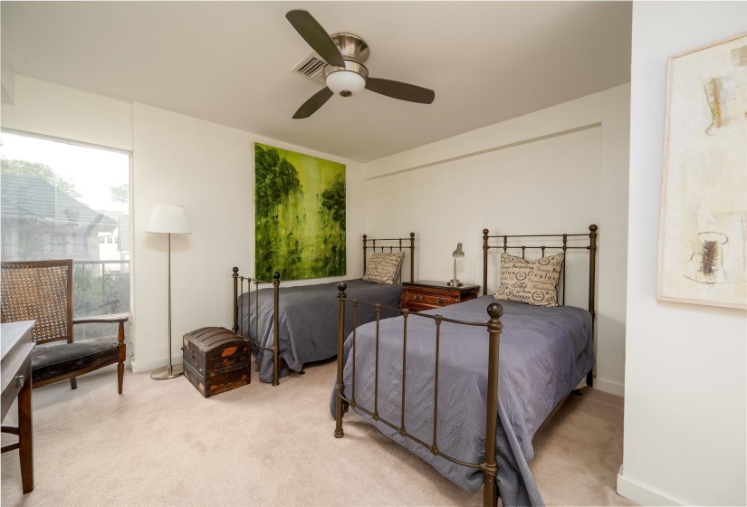 2195 POPLAR AVE, Memphis, Tennessee 38104, 2 Bedroom Bedrooms, 4 Room Rooms,2 BathroomBathrooms,Residential,For Sale,POPLAR,0,10217707