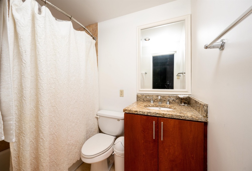 2195 POPLAR AVE, Memphis, Tennessee 38104, 2 Bedroom Bedrooms, 4 Room Rooms,2 BathroomBathrooms,Residential,For Sale,POPLAR,0,10217707