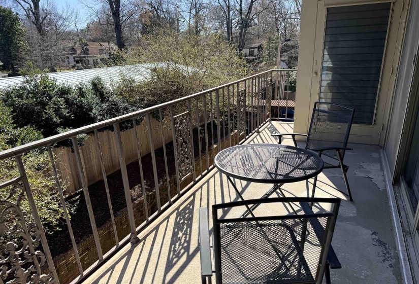 2195 POPLAR AVE, Memphis, Tennessee 38104, 2 Bedroom Bedrooms, 4 Room Rooms,2 BathroomBathrooms,Residential,For Sale,POPLAR,0,10217707