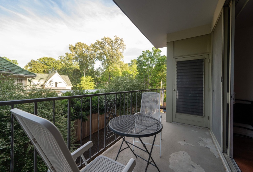 2195 POPLAR AVE, Memphis, Tennessee 38104, 2 Bedroom Bedrooms, 4 Room Rooms,2 BathroomBathrooms,Residential,For Sale,POPLAR,0,10217707