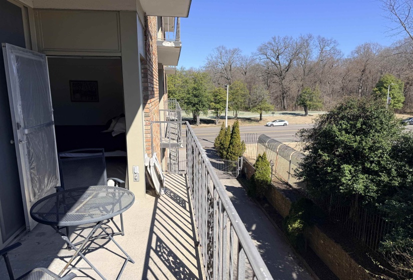 2195 POPLAR AVE, Memphis, Tennessee 38104, 2 Bedroom Bedrooms, 4 Room Rooms,2 BathroomBathrooms,Residential,For Sale,POPLAR,0,10217707