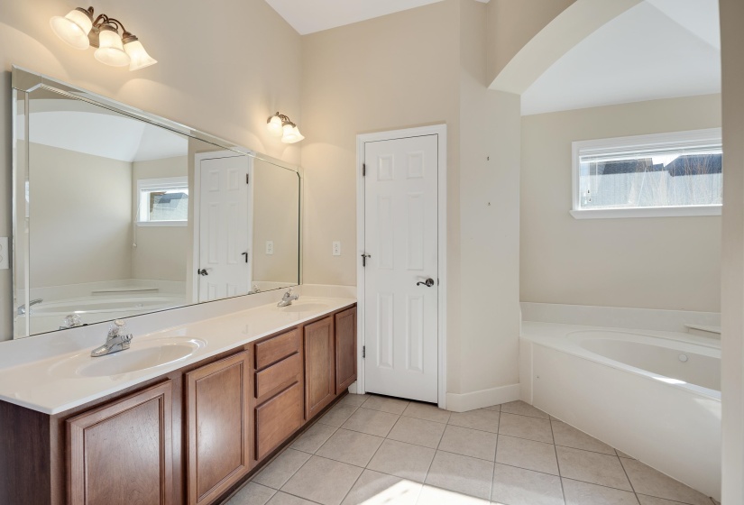 450 LEWIS FAIRWAY CIR, Oakland, Tennessee 38060, 4 Bedroom Bedrooms, 15 Room Rooms,3 BathroomBathrooms,Residential,For Sale,LEWIS FAIRWAY,0,10217710