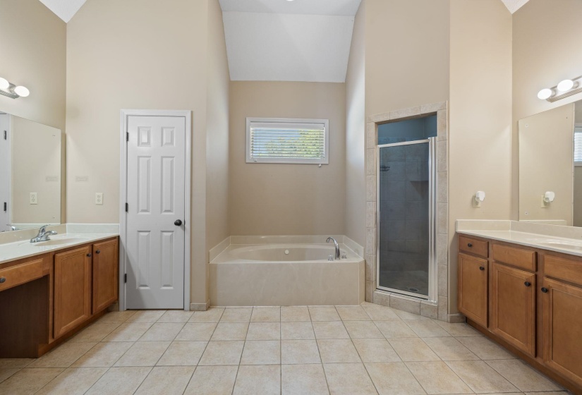 8717 BRUNSWICK FARMS DR, Bartlett, Tennessee 38002, 5 Bedrooms Bedrooms, 9 Rooms Rooms,3.1 BathroomsBathrooms,Residential,For Sale,BRUNSWICK FARMS,10217725