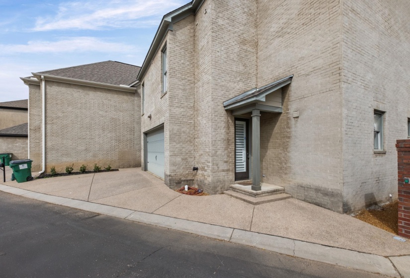 635 FRONT ST, Memphis, Tennessee 38103, 3 Bedrooms Bedrooms, 7 Rooms Rooms,2.2 BathroomsBathrooms,Residential,For Sale,FRONT,10217727