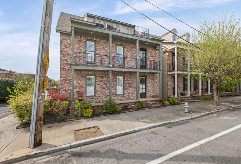 635 FRONT ST, Memphis, Tennessee 38103, 3 Bedrooms Bedrooms, 7 Rooms Rooms,2.2 BathroomsBathrooms,Residential,For Sale,FRONT,10217727
