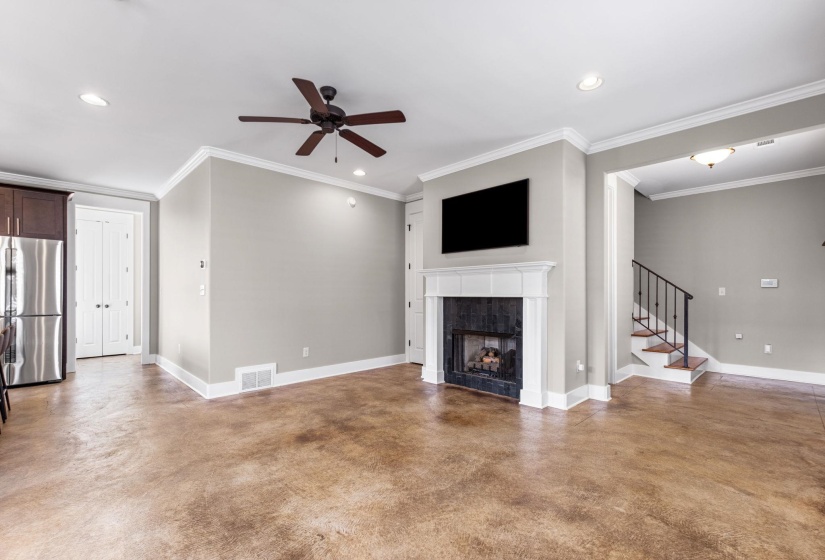 635 FRONT ST, Memphis, Tennessee 38103, 3 Bedrooms Bedrooms, 7 Rooms Rooms,2.2 BathroomsBathrooms,Residential,For Sale,FRONT,10217727