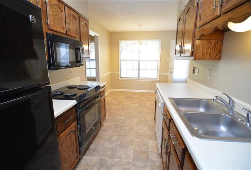 2717 DEER GLADE LN, Memphis, Tennessee 38133, 4 Bedrooms Bedrooms, 8 Rooms Rooms,2 BathroomsBathrooms,Residential,For Sale,DEER GLADE,10217737