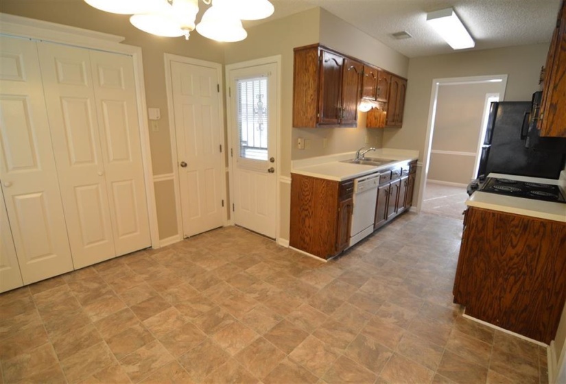 2717 DEER GLADE LN, Memphis, Tennessee 38133, 4 Bedrooms Bedrooms, 8 Rooms Rooms,2 BathroomsBathrooms,Residential,For Sale,DEER GLADE,10217737