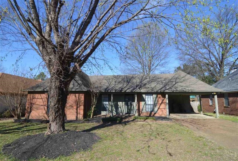 2717 DEER GLADE LN, Memphis, Tennessee 38133, 4 Bedrooms Bedrooms, 8 Rooms Rooms,2 BathroomsBathrooms,Residential,For Sale,DEER GLADE,10217737