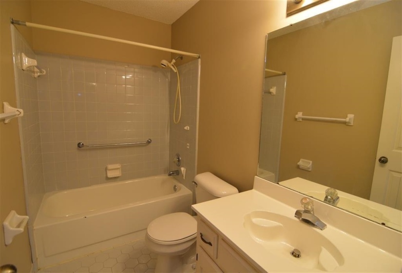 2717 DEER GLADE LN, Memphis, Tennessee 38133, 4 Bedrooms Bedrooms, 8 Rooms Rooms,2 BathroomsBathrooms,Residential,For Sale,DEER GLADE,10217737