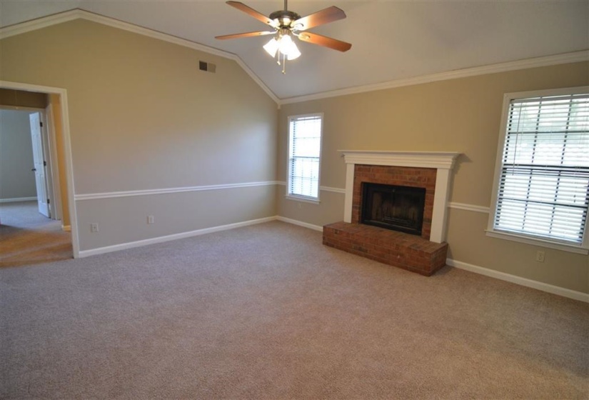 2717 DEER GLADE LN, Memphis, Tennessee 38133, 4 Bedrooms Bedrooms, 8 Rooms Rooms,2 BathroomsBathrooms,Residential,For Sale,DEER GLADE,10217737