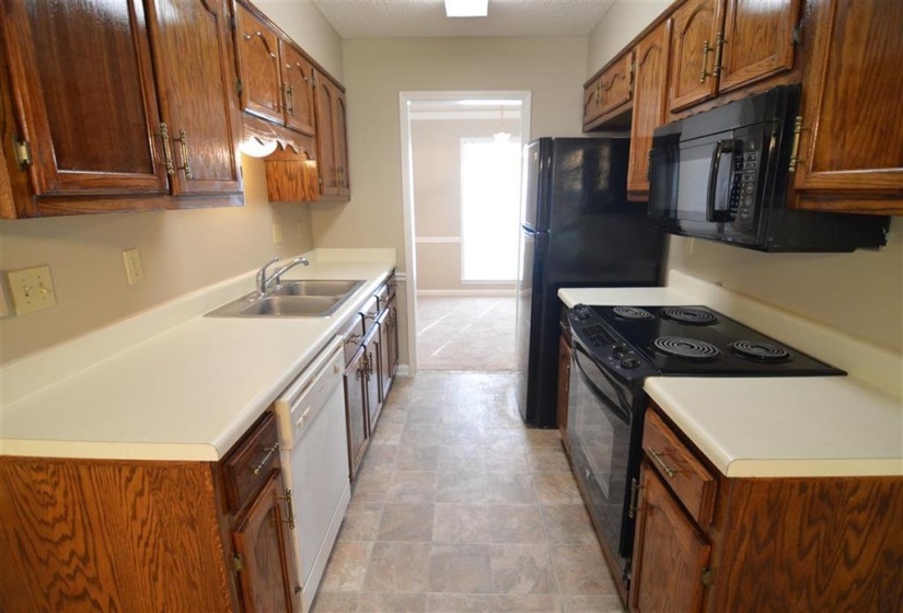 2717 DEER GLADE LN, Memphis, Tennessee 38133, 4 Bedrooms Bedrooms, 8 Rooms Rooms,2 BathroomsBathrooms,Residential,For Sale,DEER GLADE,10217737
