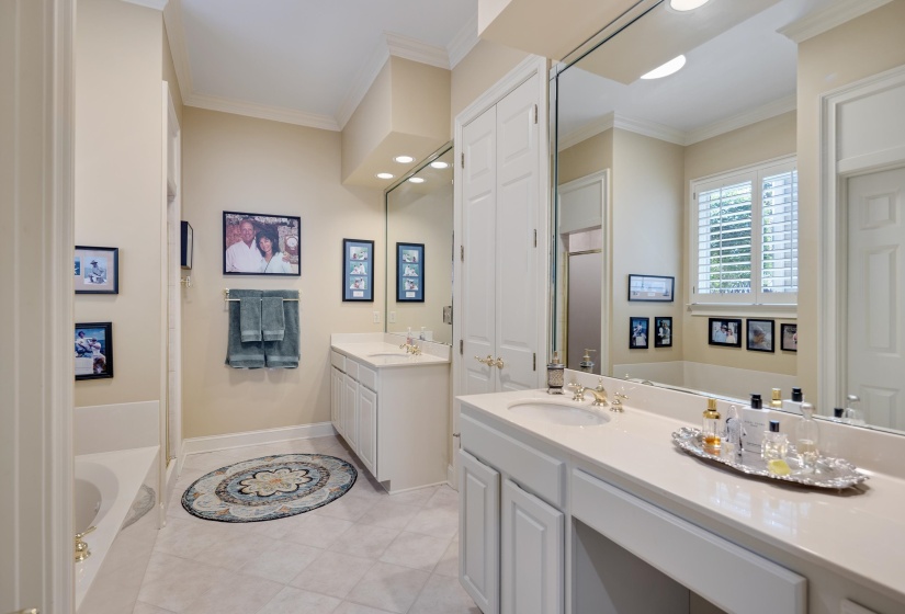 7302 MONT BLANC DR, Germantown, Tennessee 38138, 4 Bedrooms Bedrooms, 9 Rooms Rooms,3.1 BathroomsBathrooms,Residential,For Sale,MONT BLANC,10217738