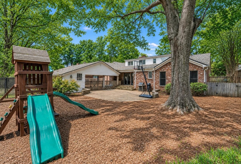 5311 ANGELA RD, Memphis, Tennessee 38120, 5 Bedroom Bedrooms, 9 Room Rooms,3.1 BathroomBathrooms,Residential,For Sale,ANGELA,0,10217761