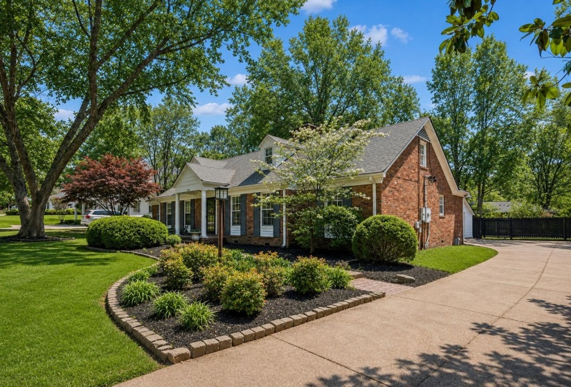 5311 ANGELA RD, Memphis, Tennessee 38120, 5 Bedroom Bedrooms, 9 Room Rooms,3.1 BathroomBathrooms,Residential,For Sale,ANGELA,0,10217761