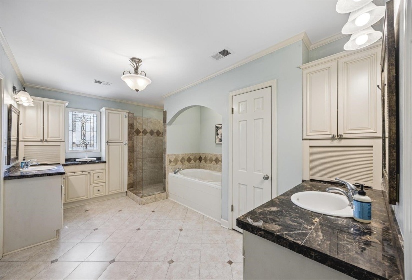 5311 ANGELA RD, Memphis, Tennessee 38120, 5 Bedroom Bedrooms, 9 Room Rooms,3.1 BathroomBathrooms,Residential,For Sale,ANGELA,0,10217761