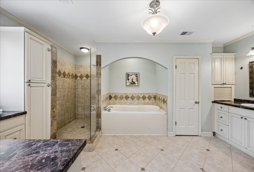 5311 ANGELA RD, Memphis, Tennessee 38120, 5 Bedroom Bedrooms, 9 Room Rooms,3.1 BathroomBathrooms,Residential,For Sale,ANGELA,0,10217761