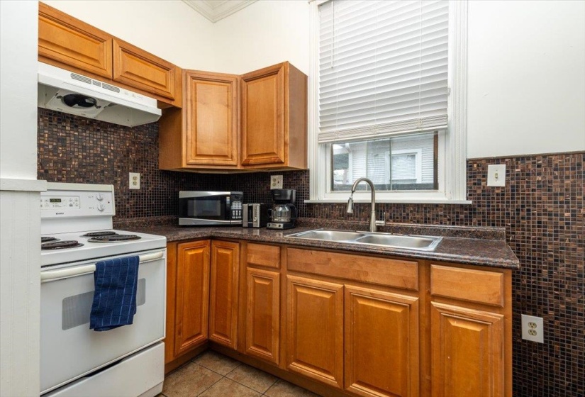 1462 CARR AVE, Memphis, Tennessee 38104, 3 Bedroom Bedrooms, 10 Room Rooms,2 BathroomBathrooms,Residential,For Sale,CARR,0,10217767