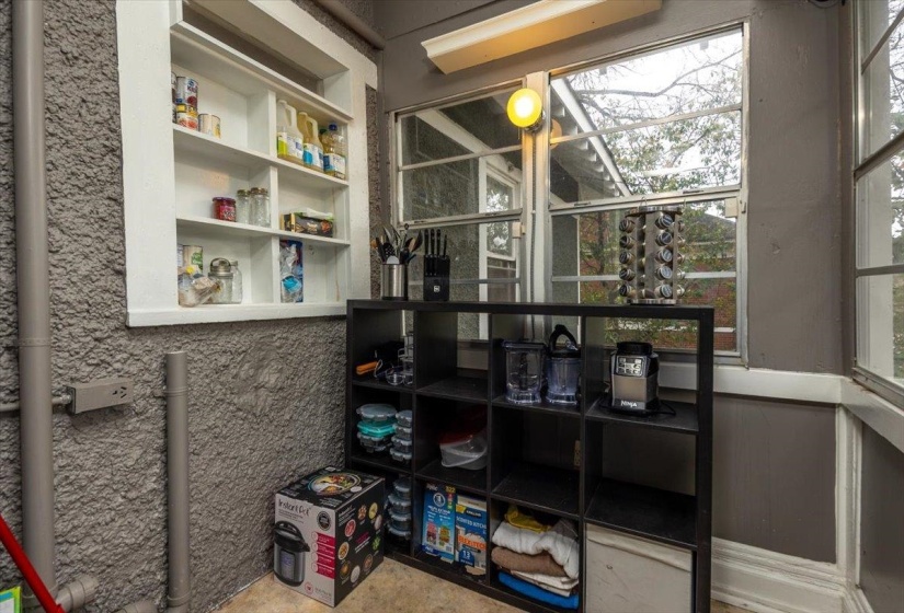 1462 CARR AVE, Memphis, Tennessee 38104, 3 Bedroom Bedrooms, 10 Room Rooms,2 BathroomBathrooms,Residential,For Sale,CARR,0,10217767
