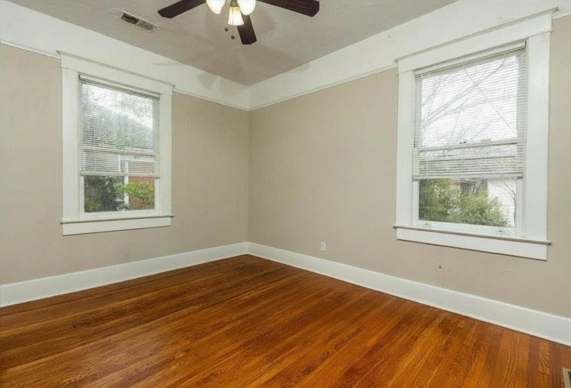 1462 CARR AVE, Memphis, Tennessee 38104, 3 Bedroom Bedrooms, 10 Room Rooms,2 BathroomBathrooms,Residential,For Sale,CARR,0,10217767