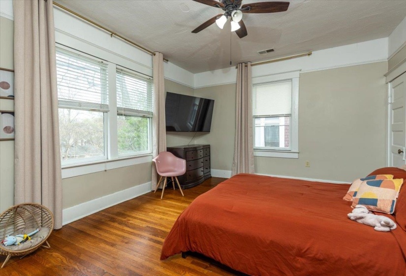 1462 CARR AVE, Memphis, Tennessee 38104, 3 Bedroom Bedrooms, 10 Room Rooms,2 BathroomBathrooms,Residential,For Sale,CARR,0,10217767