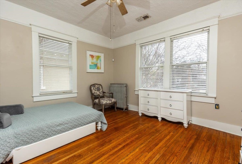 1462 CARR AVE, Memphis, Tennessee 38104, 3 Bedroom Bedrooms, 10 Room Rooms,2 BathroomBathrooms,Residential,For Sale,CARR,0,10217767