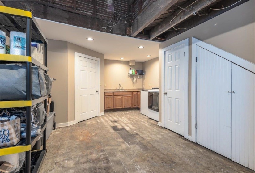 1462 CARR AVE, Memphis, Tennessee 38104, 3 Bedroom Bedrooms, 10 Room Rooms,2 BathroomBathrooms,Residential,For Sale,CARR,0,10217767
