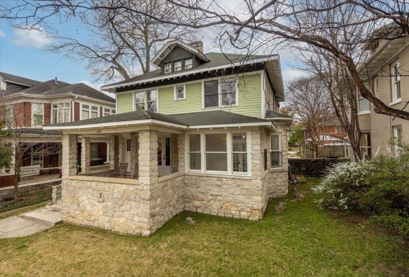 1462 CARR AVE, Memphis, Tennessee 38104, 3 Bedroom Bedrooms, 10 Room Rooms,2 BathroomBathrooms,Residential,For Sale,CARR,0,10217767