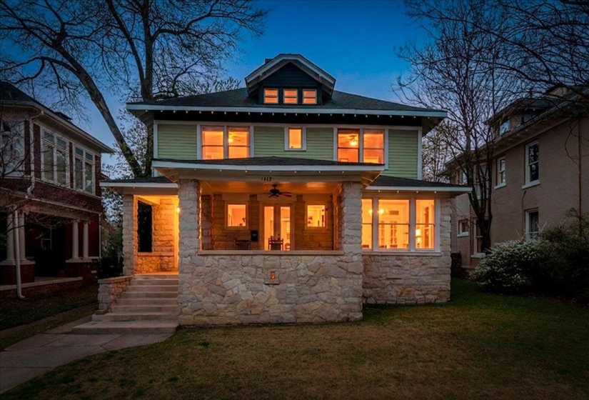 1462 CARR AVE, Memphis, Tennessee 38104, 3 Bedroom Bedrooms, 10 Room Rooms,2 BathroomBathrooms,Residential,For Sale,CARR,0,10217767