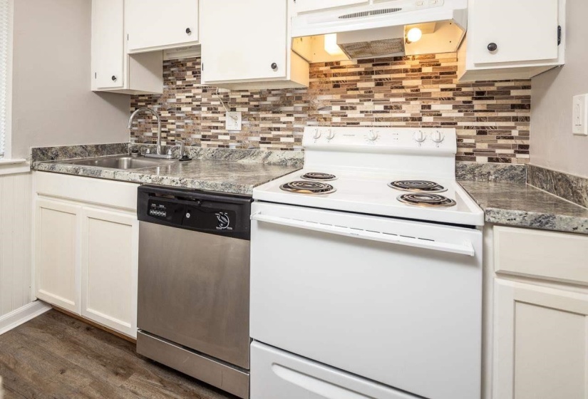 1898 POPLAR WOODS CIR, Germantown, Tennessee 38138, 2 Bedroom Bedrooms, 5 Room Rooms,1.1 BathroomBathrooms,Residential,For Sale,POPLAR WOODS,0,10217773