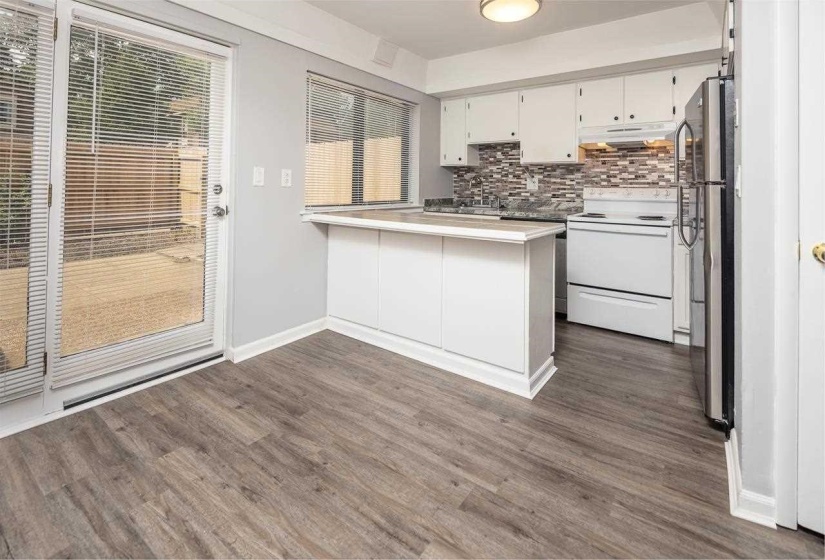 1898 POPLAR WOODS CIR, Germantown, Tennessee 38138, 2 Bedroom Bedrooms, 5 Room Rooms,1.1 BathroomBathrooms,Residential,For Sale,POPLAR WOODS,0,10217773
