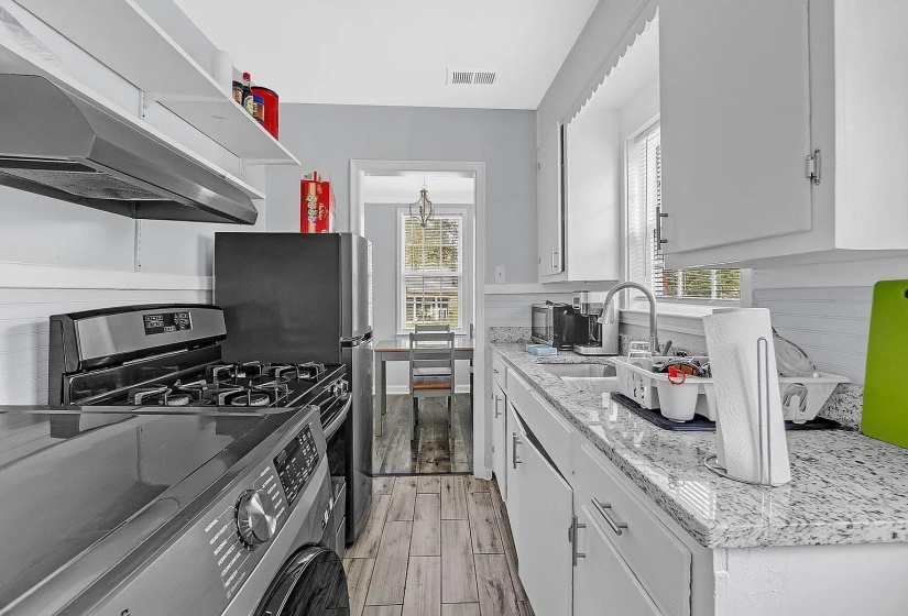 2405 EASTWOOD AVE, Memphis, Tennessee 38112, 1 Bedroom Bedrooms, 4 Rooms Rooms,1 BathroomBathrooms,Rental Properties,For Sale,EASTWOOD,10217813