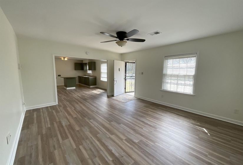 1244 TUTWILER ST, Memphis, Tennessee 38107, 6 Bedrooms Bedrooms, 8 Rooms Rooms,4 BathroomsBathrooms,Residential,For Sale,TUTWILER,10217821