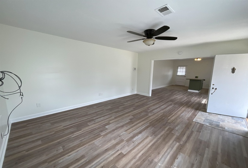 1244 TUTWILER ST, Memphis, Tennessee 38107, 6 Bedrooms Bedrooms, 8 Rooms Rooms,4 BathroomsBathrooms,Residential,For Sale,TUTWILER,10217821