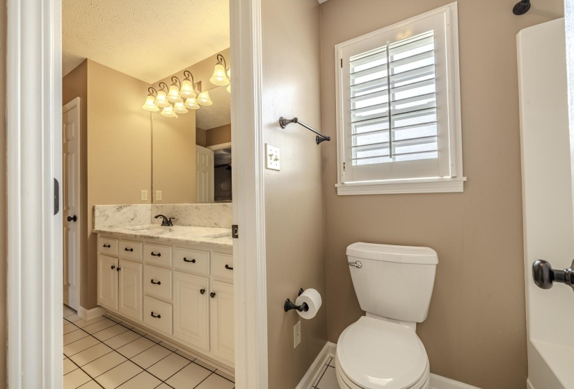 565 BOWEN DR, Savannah, Tennessee 38372, 3 Bedroom Bedrooms, 11 Room Rooms,2.1 BathroomBathrooms,Residential,For Sale,BOWEN,0,10217826