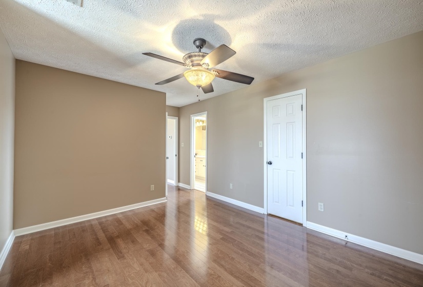 565 BOWEN DR, Savannah, Tennessee 38372, 3 Bedroom Bedrooms, 11 Room Rooms,2.1 BathroomBathrooms,Residential,For Sale,BOWEN,0,10217826