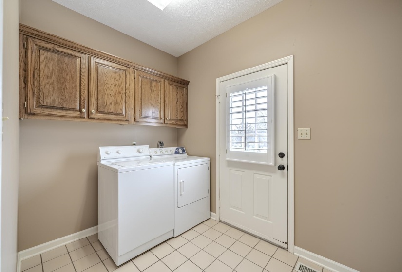 565 BOWEN DR, Savannah, Tennessee 38372, 3 Bedroom Bedrooms, 11 Room Rooms,2.1 BathroomBathrooms,Residential,For Sale,BOWEN,0,10217826