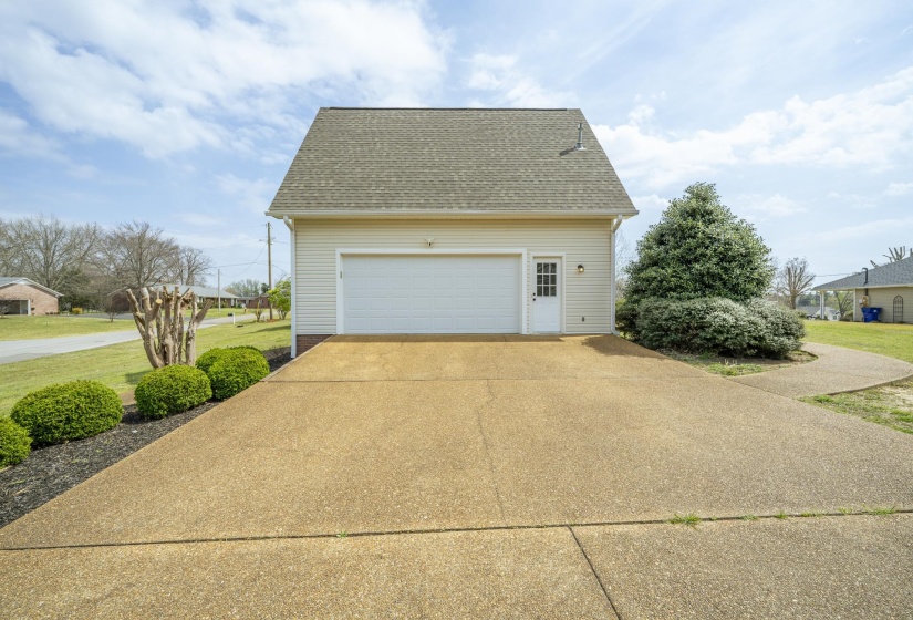 565 BOWEN DR, Savannah, Tennessee 38372, 3 Bedroom Bedrooms, 11 Room Rooms,2.1 BathroomBathrooms,Residential,For Sale,BOWEN,0,10217826